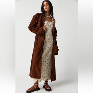 Free People x Brenda Knight NIGEL PRESTON
Long Ruffle English Coat - Rust